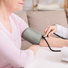 Gyors szívverést nem csak a menopauza, de a magas vérnyomás is okozhat