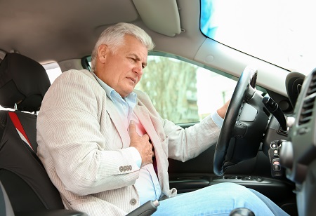 A mellkasi fájdalom lehet stressztünet, angina és szívinfarktus is.